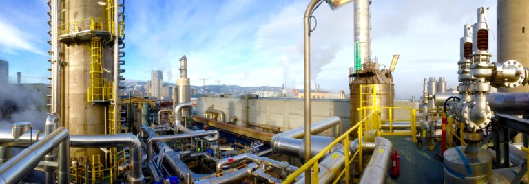 Montaje de tubería y equipos en la nueva Planta de Producción de Ácido Nítrico en YARA Porsgrunn