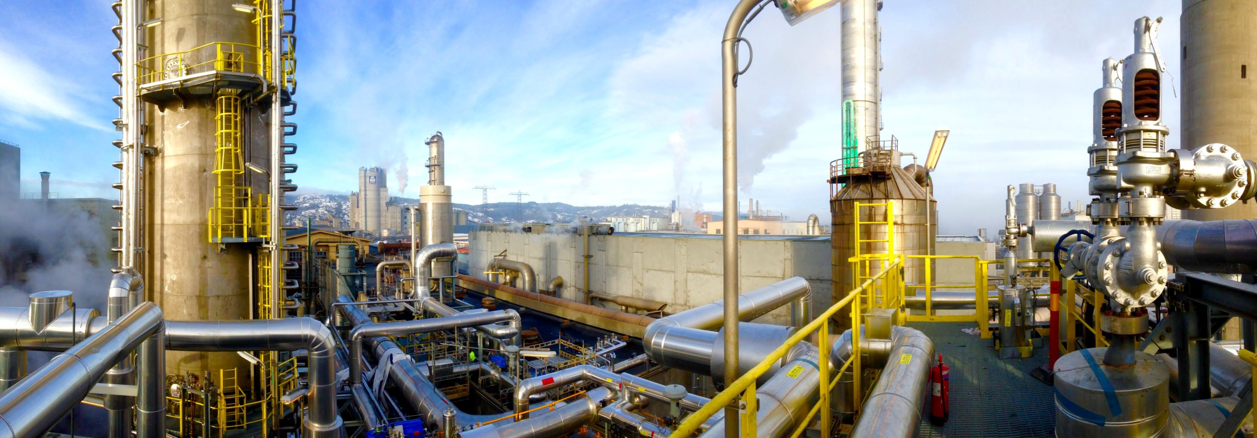 Montaje de tubería y equipos en la nueva Planta de Producción de Ácido Nítrico en YARA Porsgrunn