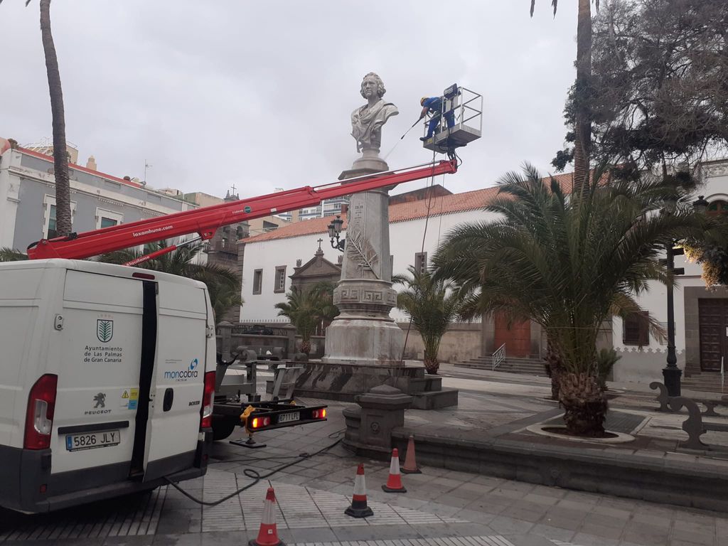 Mantenimiento del mobiliario urbano y monumentos en la  ciudad de Gran Canarias